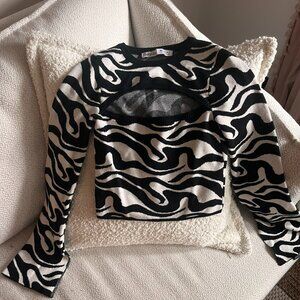 Long sleeve wavy/zebra print cut out top